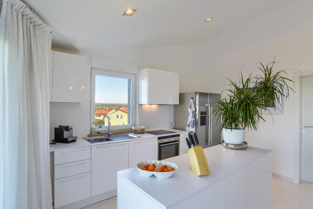White House Stinjan Apartment Bagian luar foto