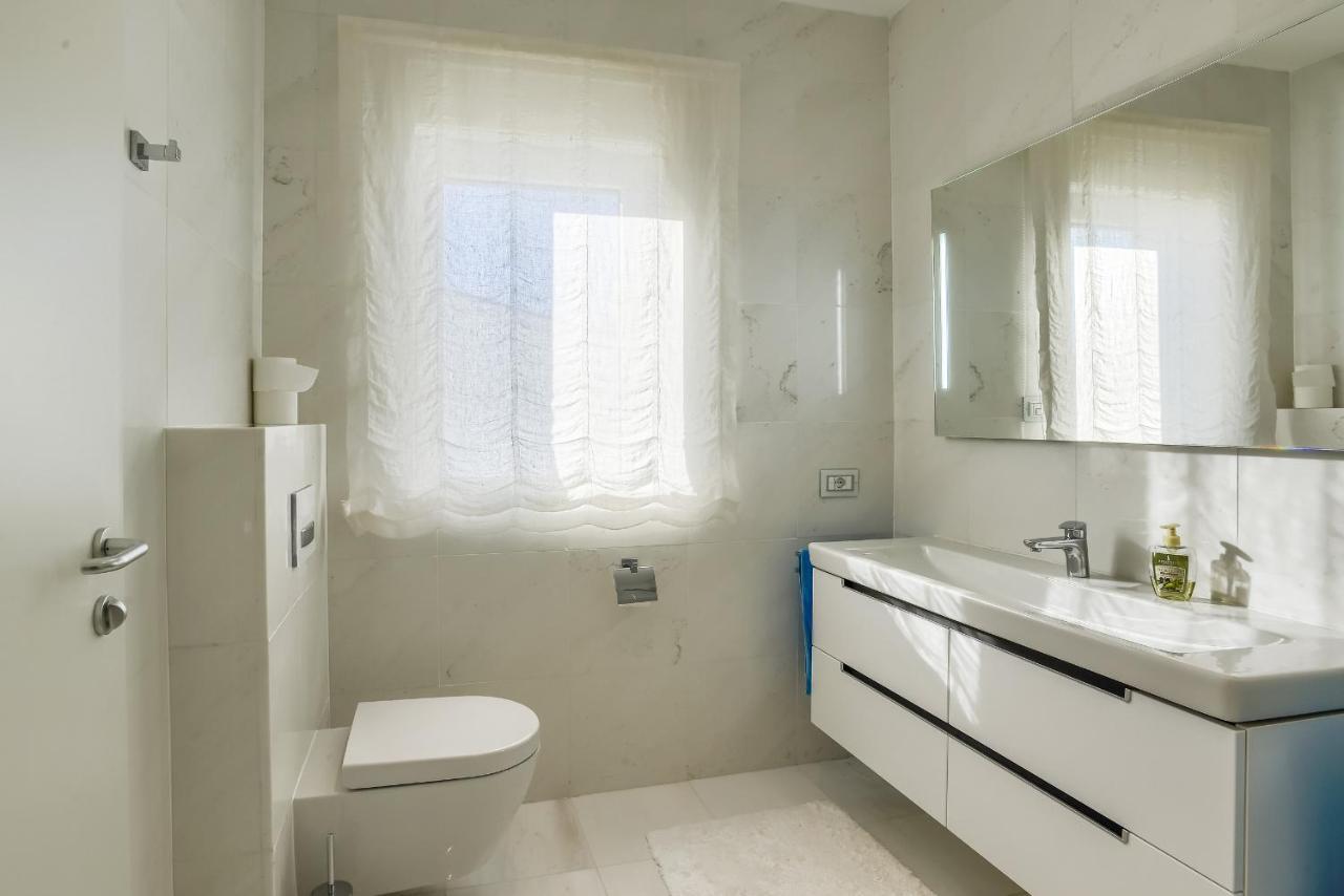 White House Stinjan Apartment Bagian luar foto